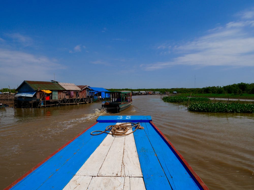 Bateau sur le lac Tonle Sap au Cambodge