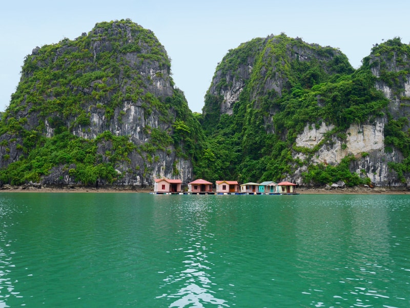 Village flottant de la baie d'Halong au Vietnam