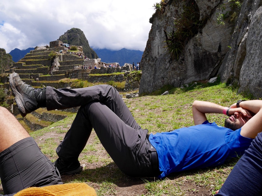 Sieste sur le Machu Picchu