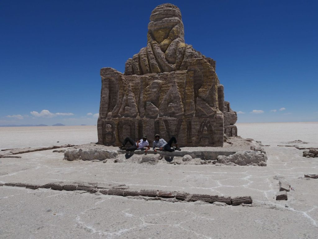 Monument du Dakar dans le Salar d'Uyuni en Bolivie