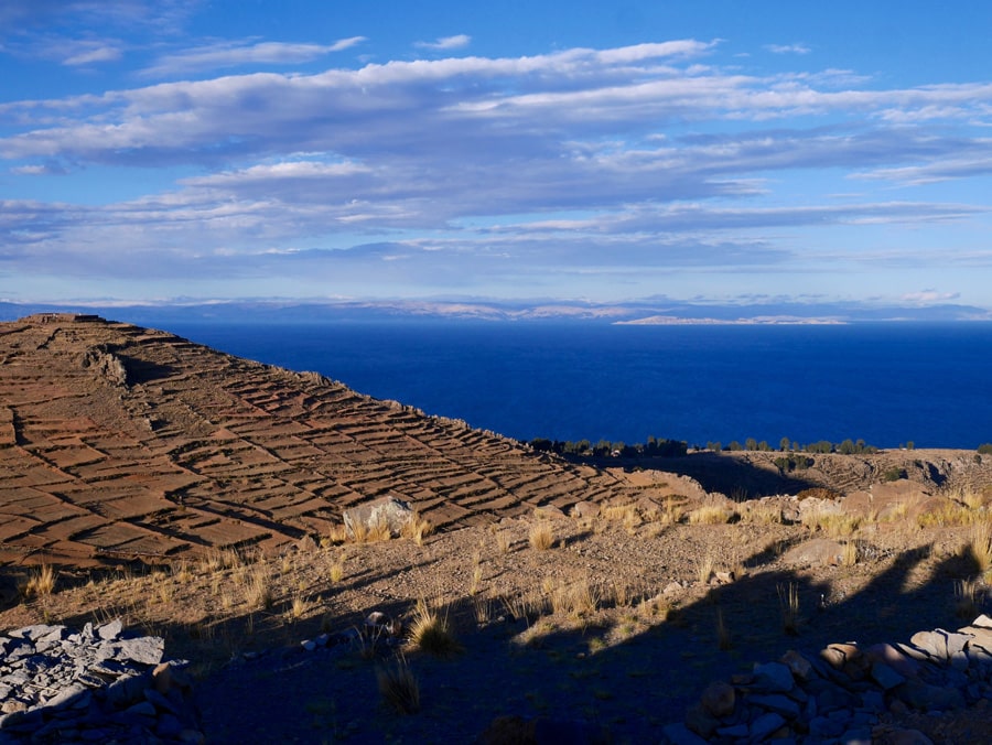 Sommet de l'île d'Amantani sur le Lac Titicaca au Pérou