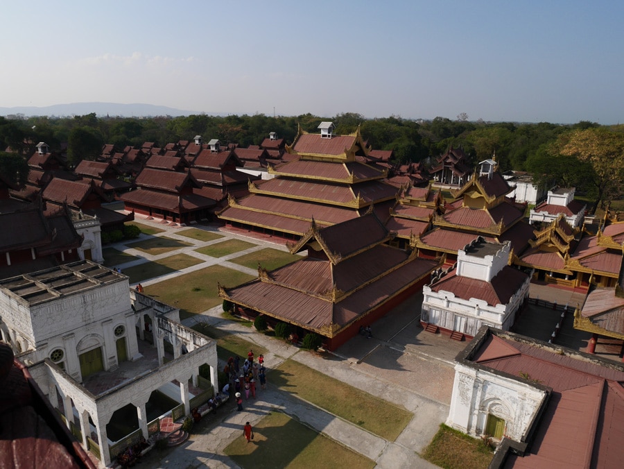 Vue d'en haut du palais royal de Mandalay au Myanmar