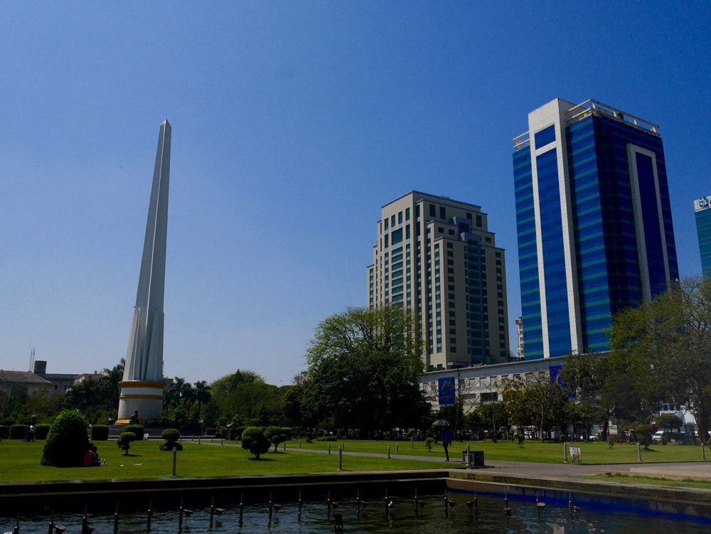 Bâtiments, parc et monument dans le centre de Yangon