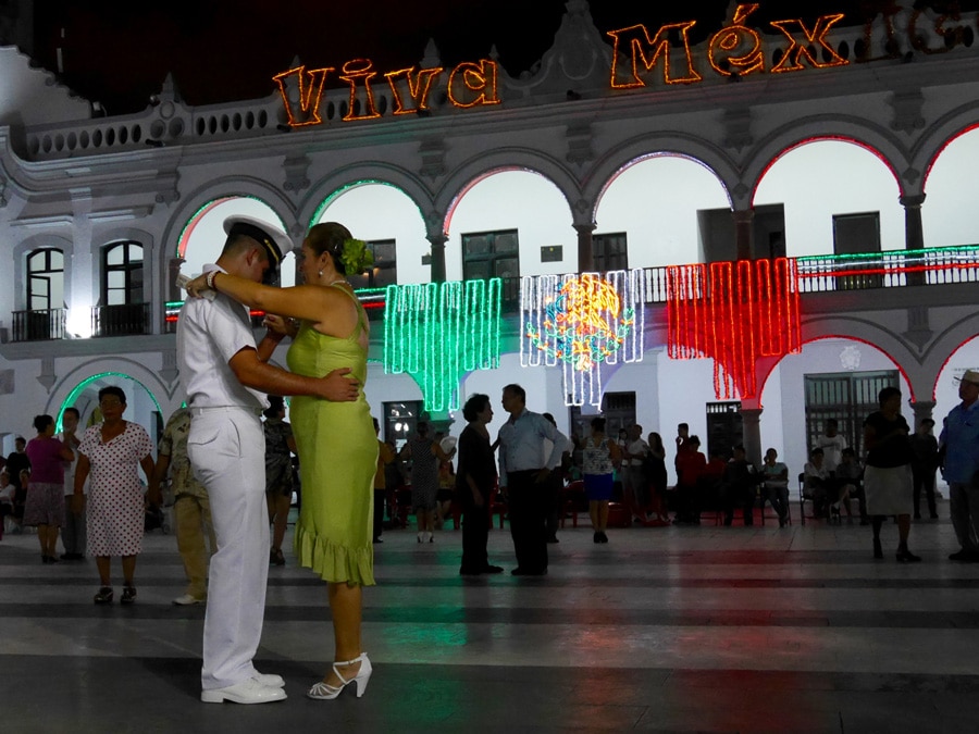 Deux danseurs mexicains à Veracruz