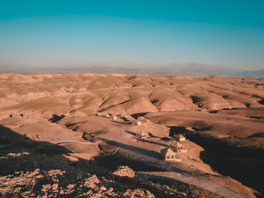 Point de vue sur le désert d'Agafay au Maroc