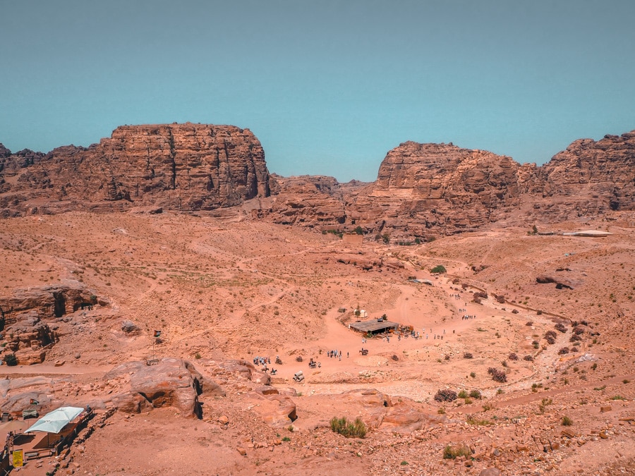 Panorama globale sur le site archéologique de Pétra en Jordanie